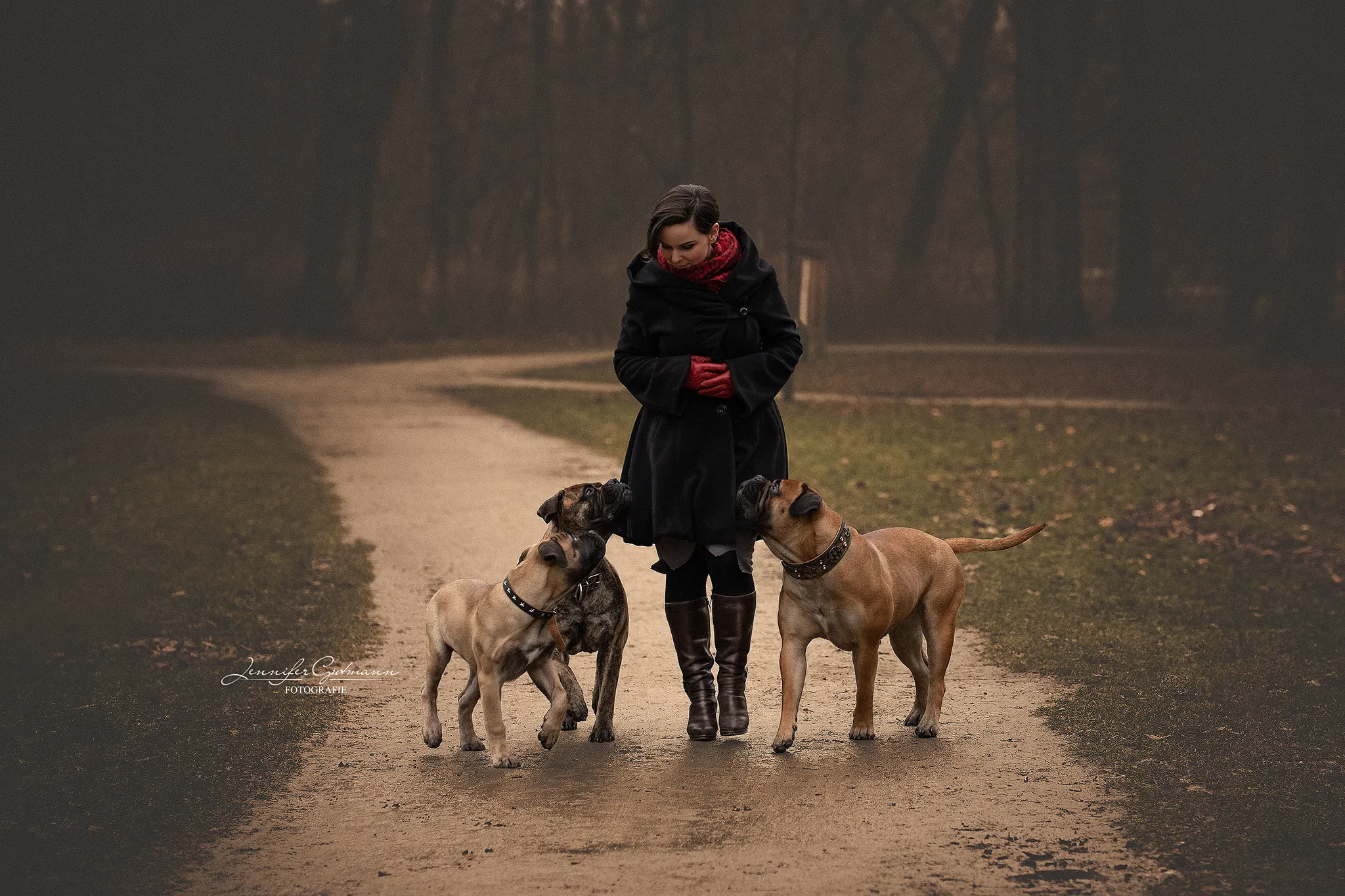 Katarina Ringsdorff mit Hund in einer Trainingssituation